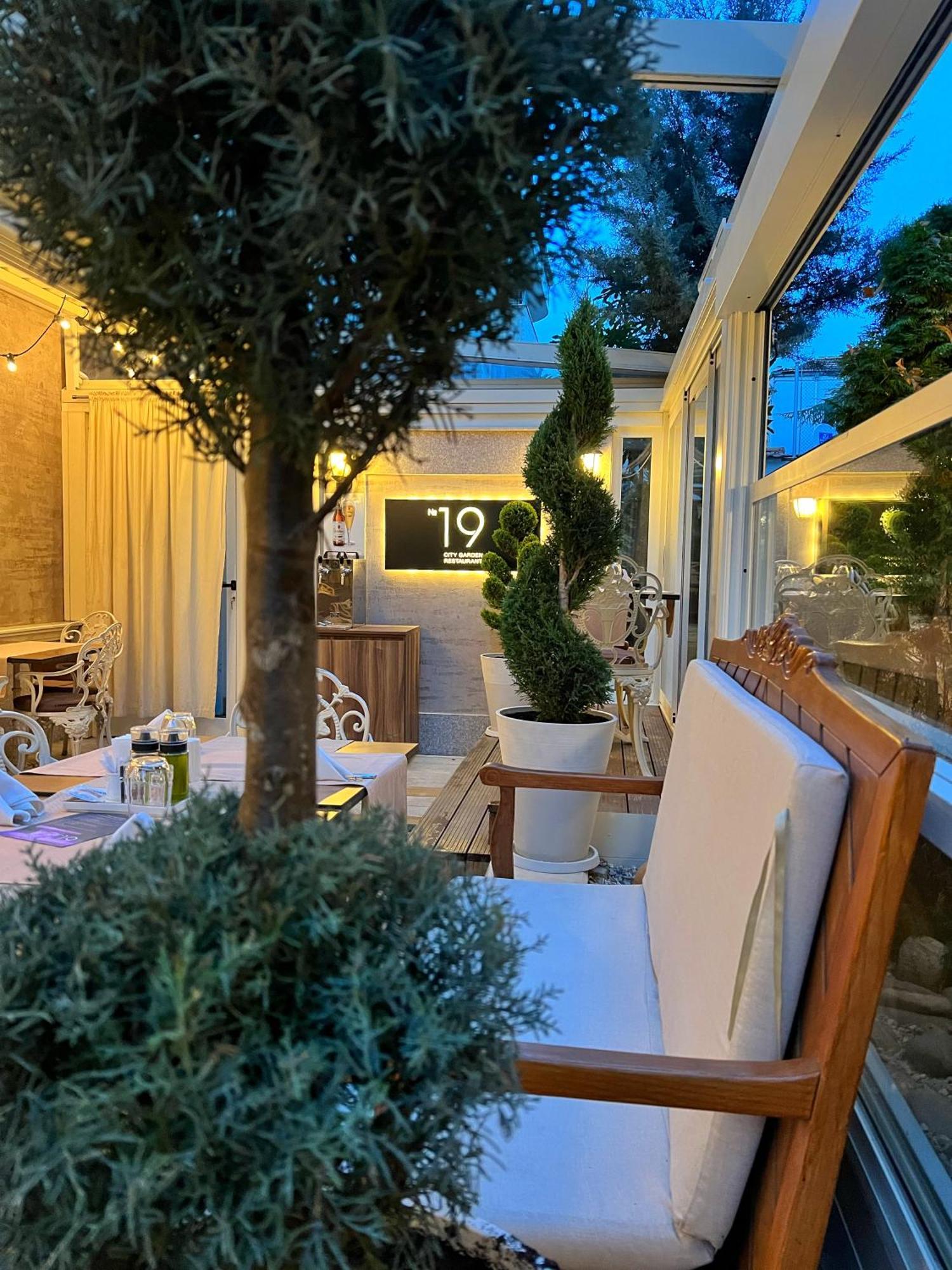 Residence City Garden - Certificate Of Excellence Top 10 Best Five-Stars City Hotels For 2024 Awarded By Htif Plovdiv Kültér fotó